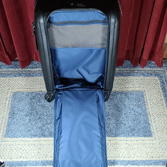 TUMI Dual Access 4wh Carry-On - Picture 7 of 16
